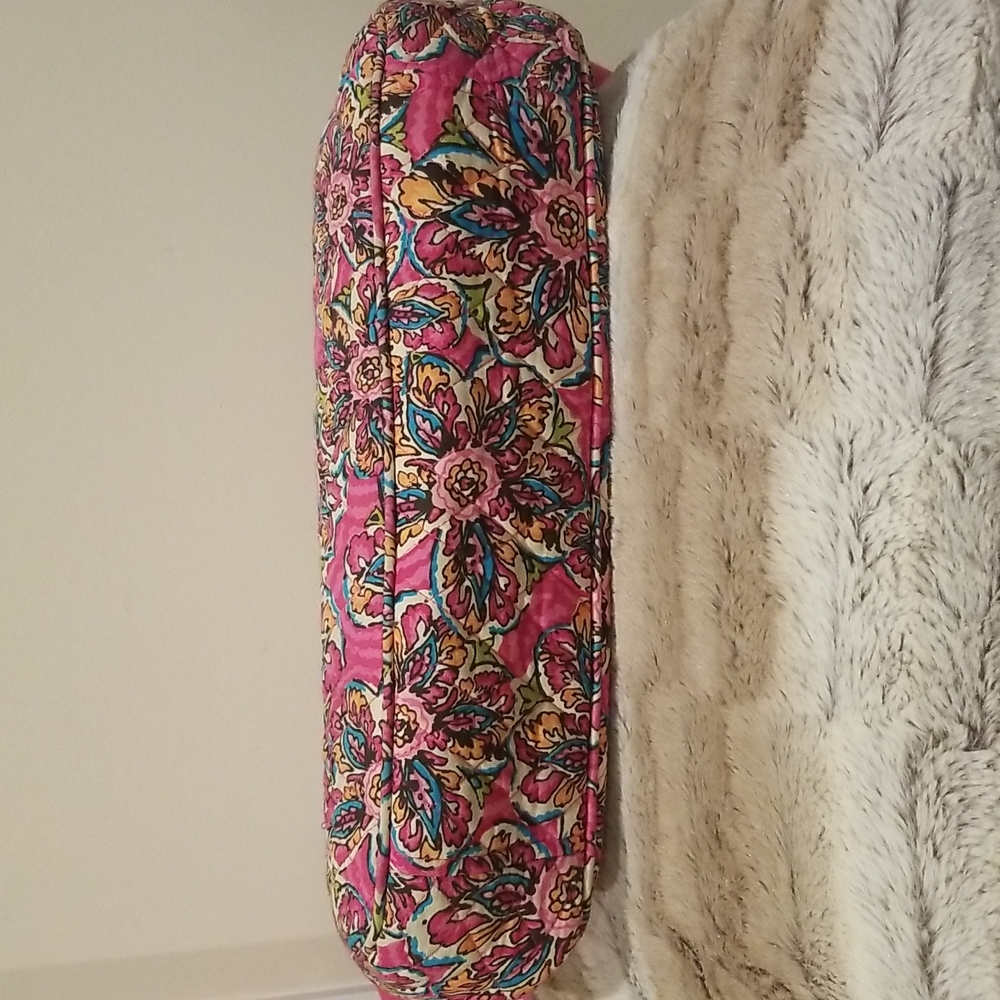 ✨HOST PICK✨ VERA BRADLEY” PINK FLORAL MESSENGER BAG WITH ADJUSTABLE STRAP. - Picture 8 of 10